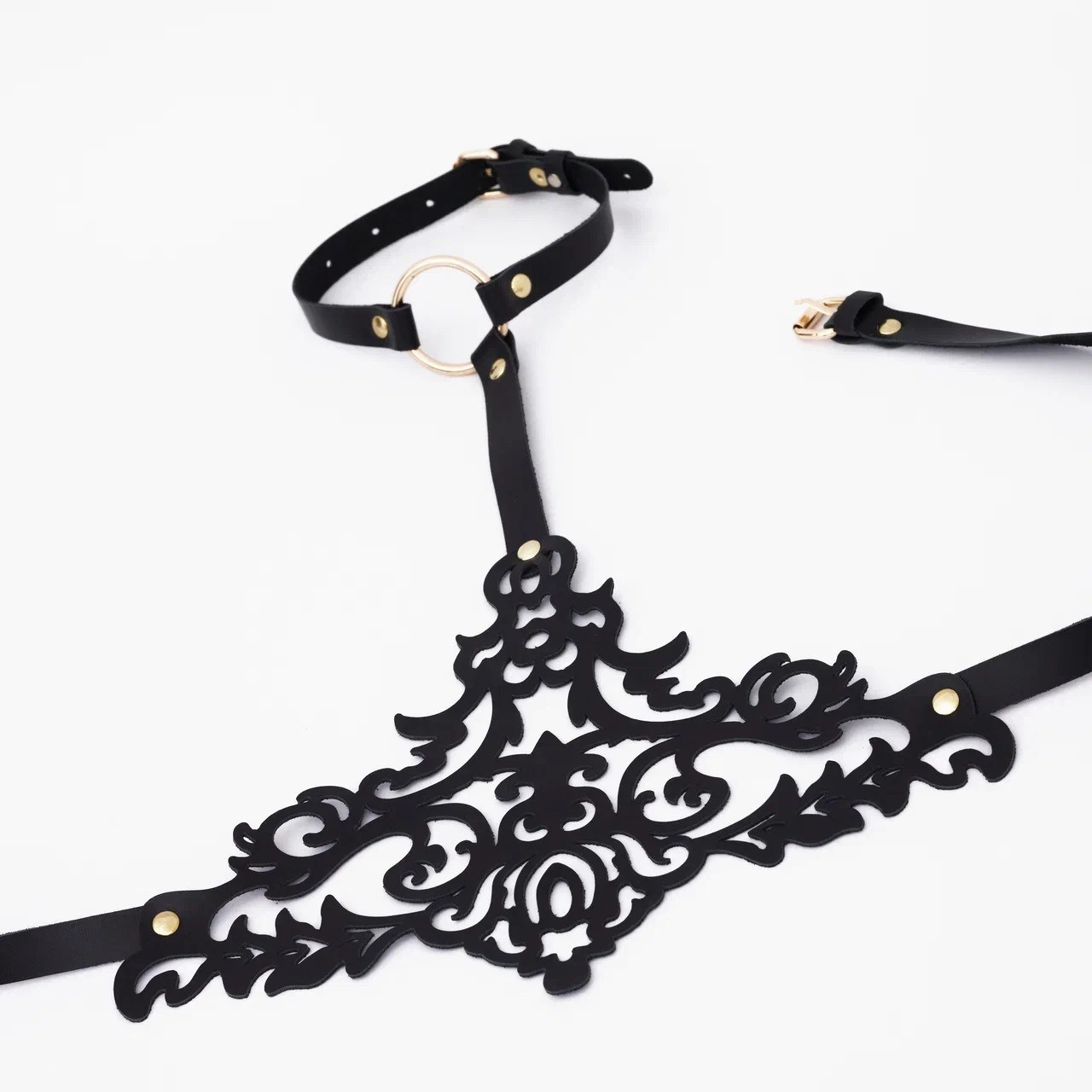 ПОРТУПЕЯ РЕЗНАЯ С ЗОЛОТОЙ ФУРНИТУРОЙ, арт. CH-25012