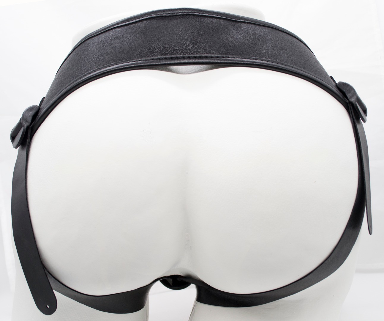 Фаллоимитатор на трусиках HARNESS, L 160 мм D 37 мм арт. 731703