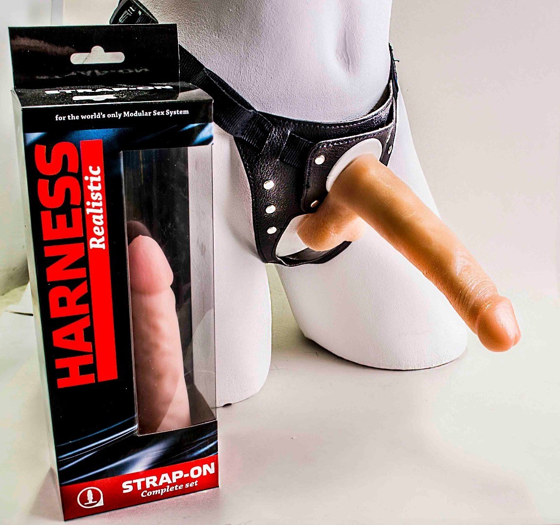 ФАЛЛОИМИТАТОР С ПОЯСОМ HARNESS L 165 мм D 34 мм арт. 281803